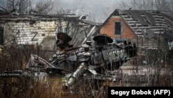 Уничтоженный в Украине российский танк, иллюстративная фотография