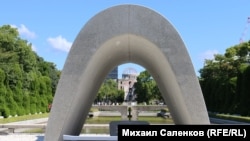 Кенотаф в Мемориальном парке мира, Хиросима