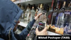 На долю легальной продукции, по экспертным оценкам, сегодня приходится почти две трети общего потребления спиртного в России